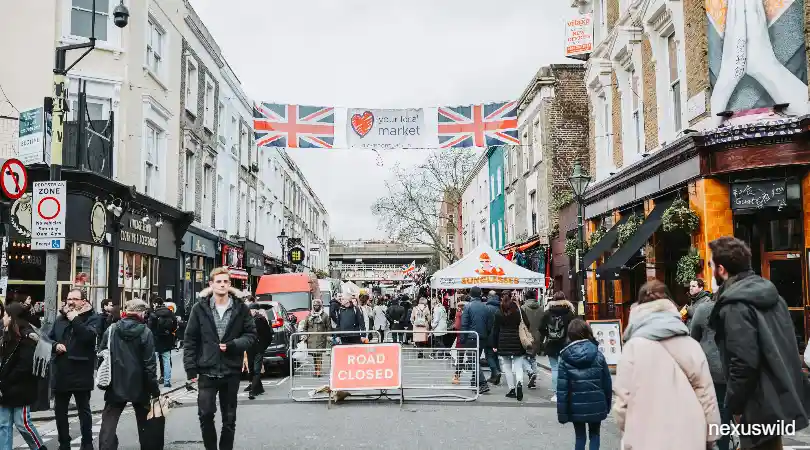 UK Retail Sales Fall 0.4% as Consumer Confidence Suffers Sharp Decline